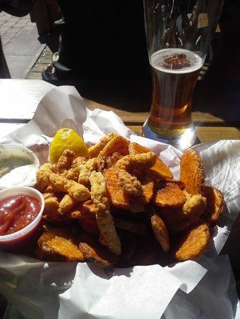 Lefty's Bar & Grill